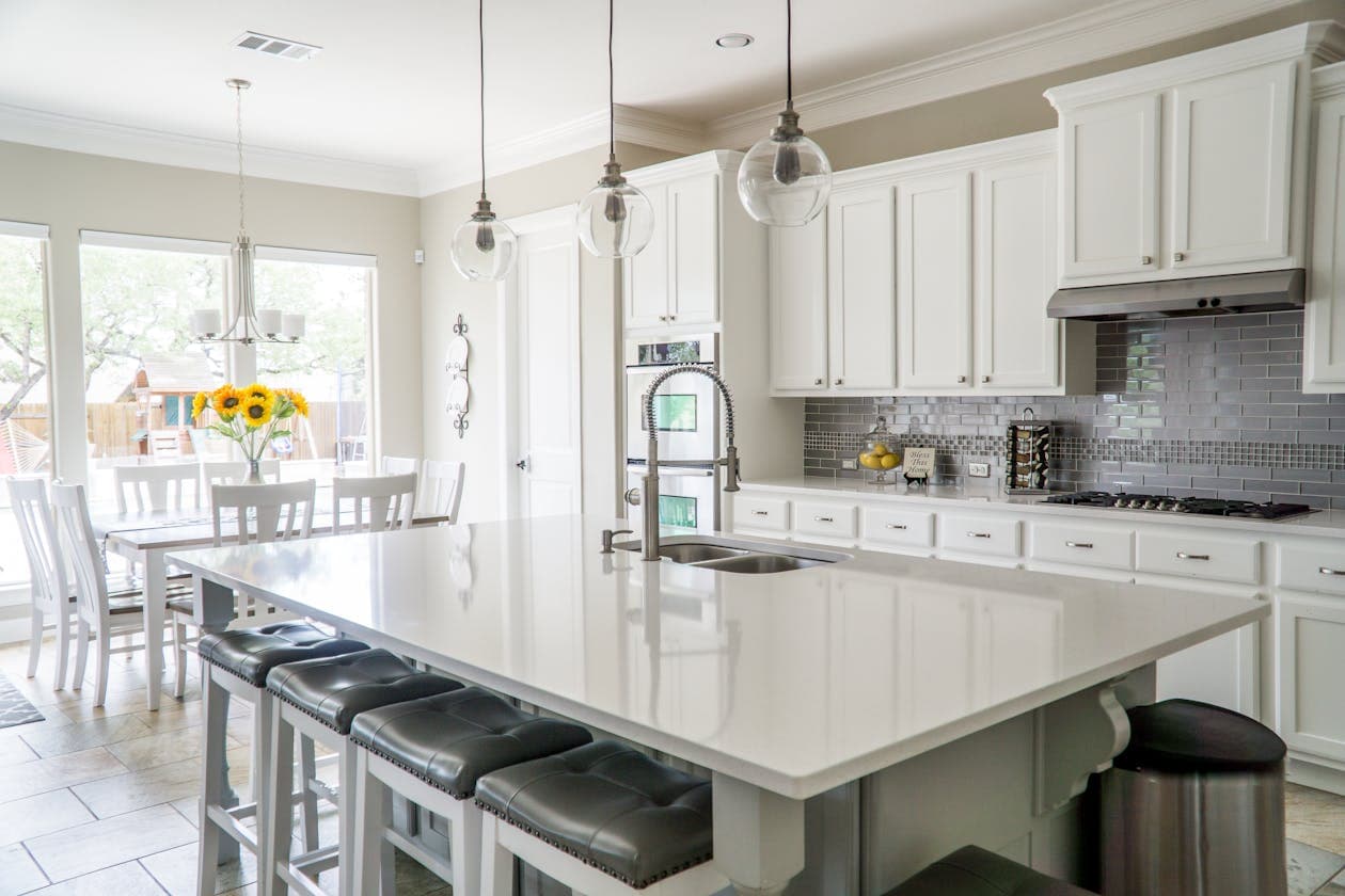 Elegant marble kitchen backsplash tile installation in New Jersey
